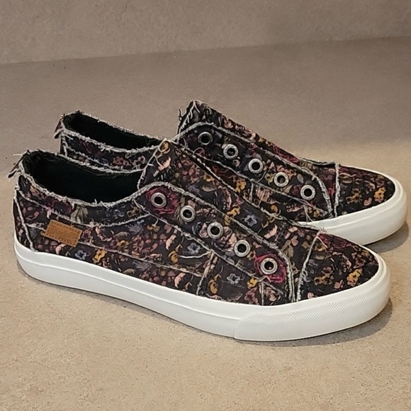 Blowfish Play Black Smashing Floral Size 10 - Picture 1 of 4